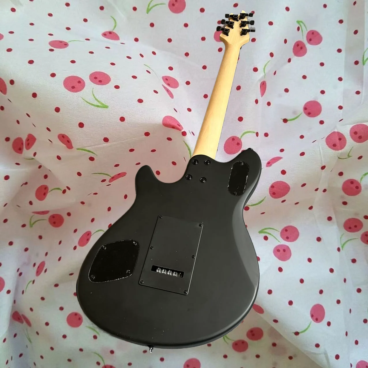 Guitarra elétrica pode ser personalizada, preço de fábrica estilo clássico, fosca, bela qualidade de som, entrega gratuita e rápida