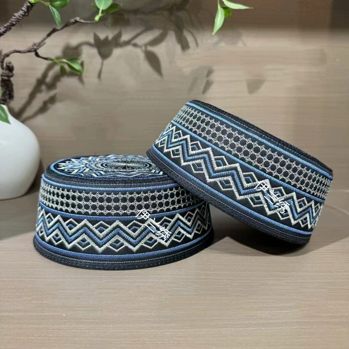 

Free Shipping Muslim Caps For Men Clothing Prayer Hat Islamic Embroidery Kufi Tax Products Kippa Turkish Modern Polyester 03636