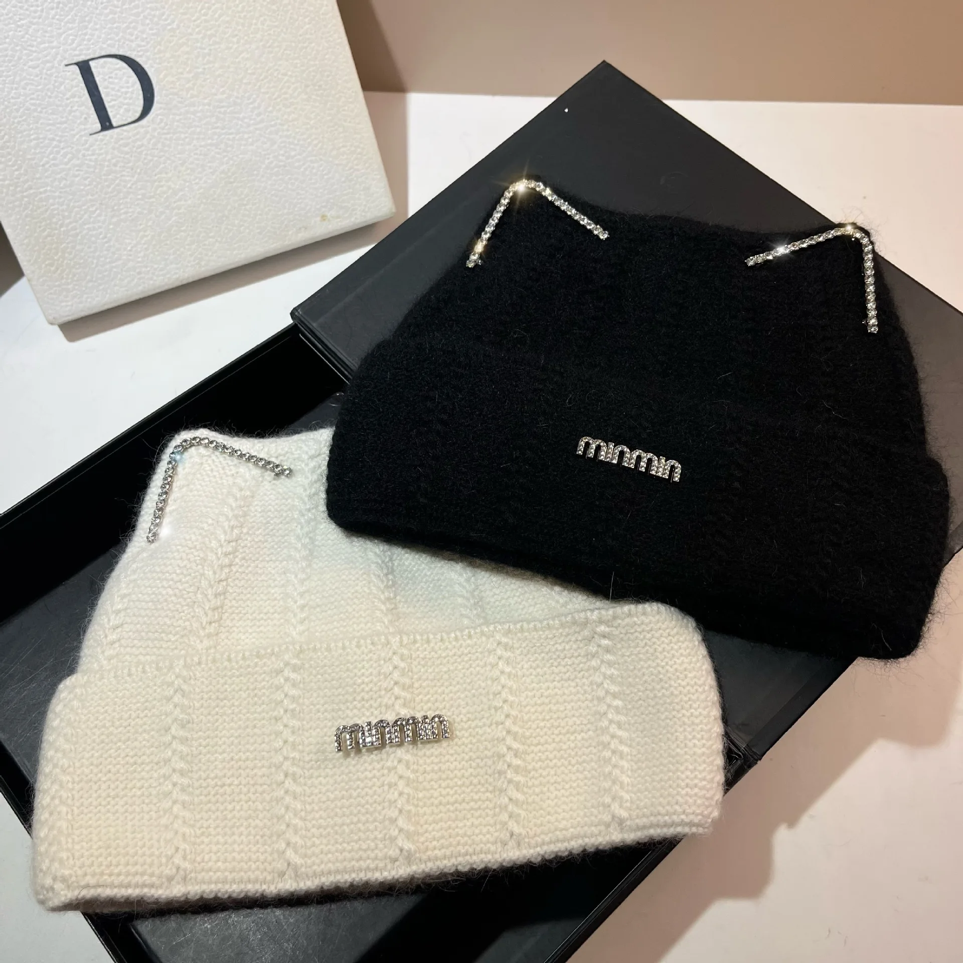 Tania czapka z króliczymi uszami - styl koreański, miękki pompon z króliczego futra, ciepła zimowa czapka dla kobiet