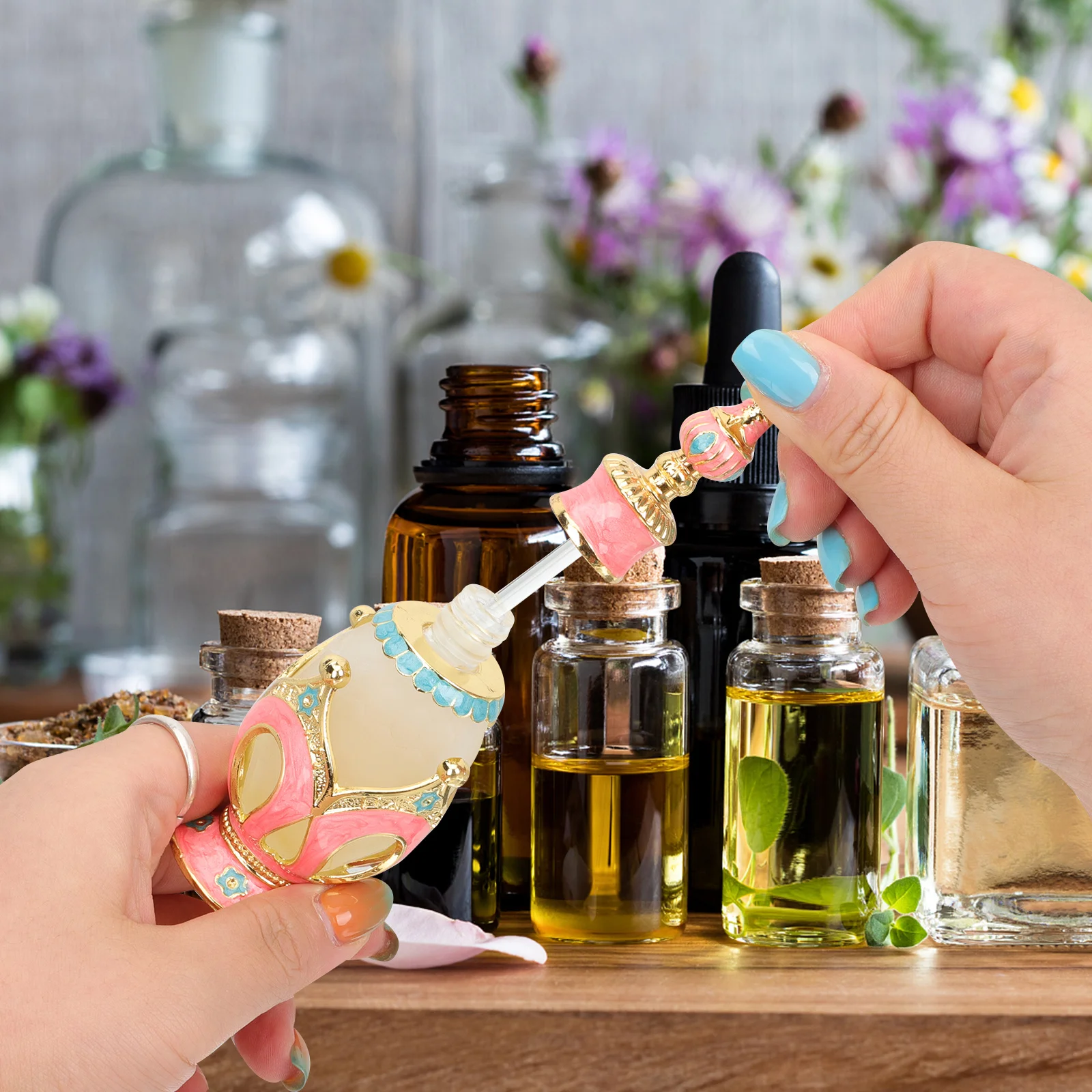 

Empty Glass Perfume Bottle with Alloy Decorative Cap Fine Detail Diffuser Bottle for Aromatherapy Essential Oil Dispenser Travel