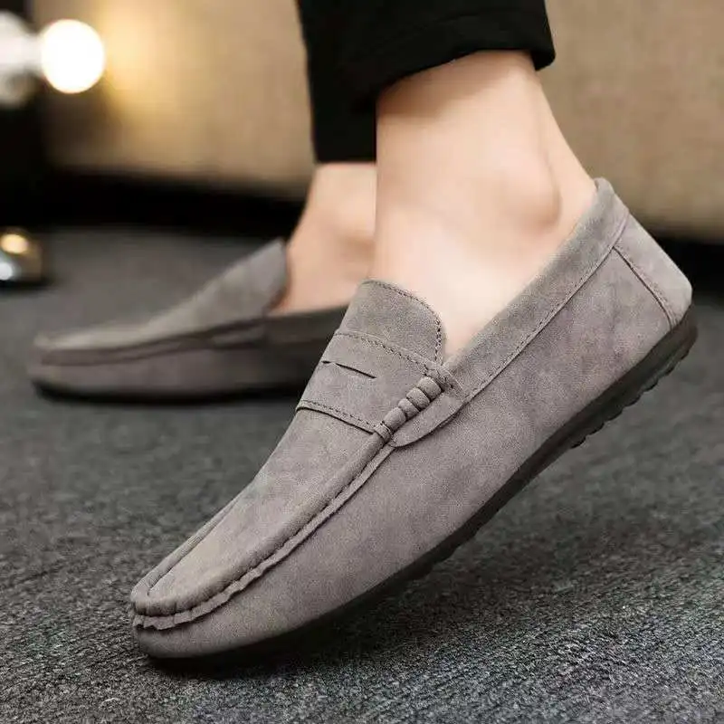 Fashionable versatile lightweight breathable men's shoes outdoor activities featuring youthful style suitable driving shopping