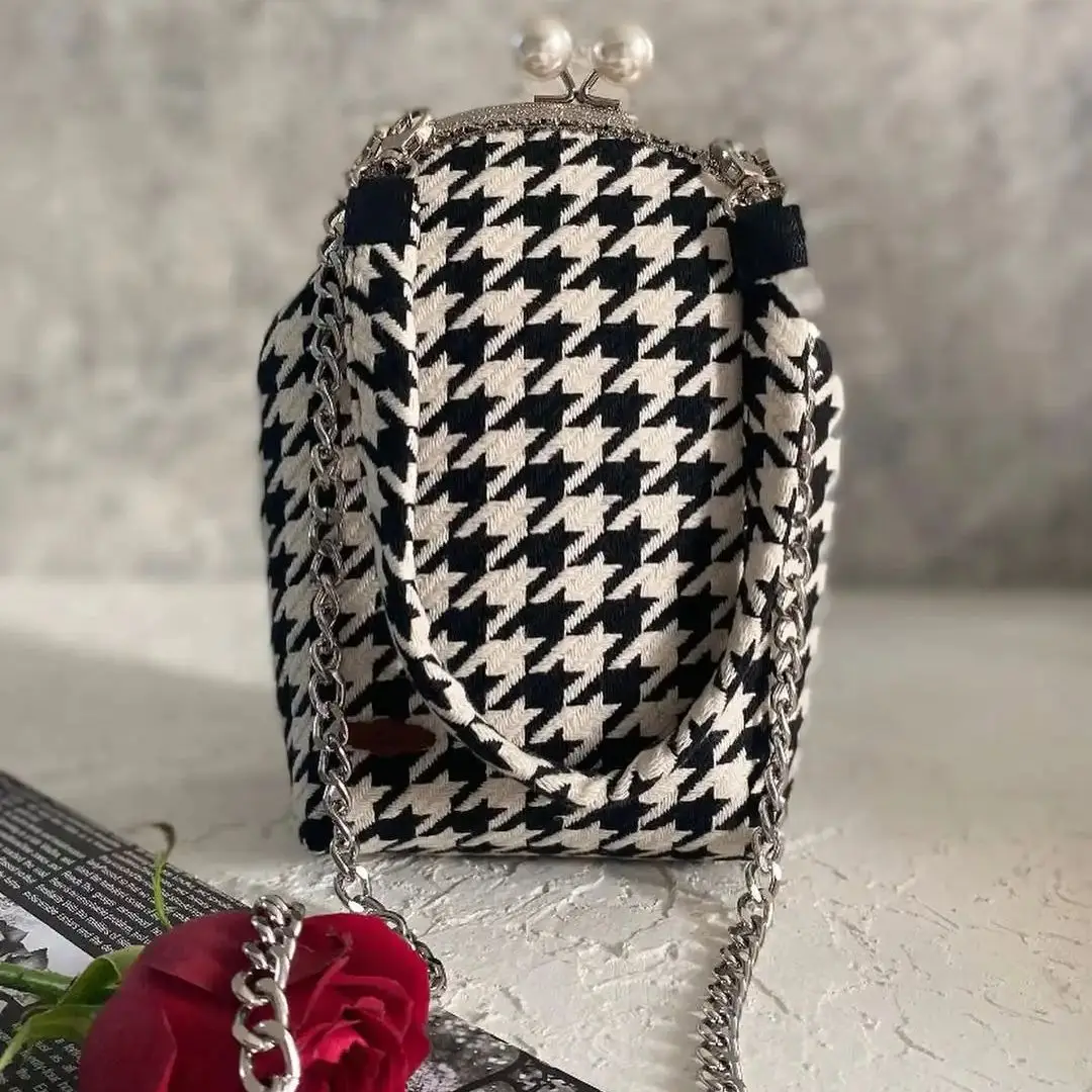 

Lost in Vintage 25x20x5cm Houndstooth Fabric Bag Kisslock Bag Handmade Bag Cristmas Fabric Purse Bags Frame Clutch