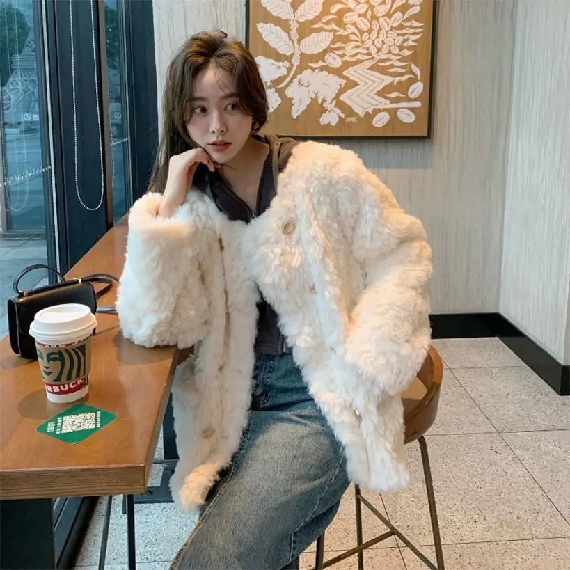 2025 Women's Lamb Top Small Fragrant Wind Winter Princess Style Women's Hairy Coat Thick Cotton Coat Small Plush Small Loose