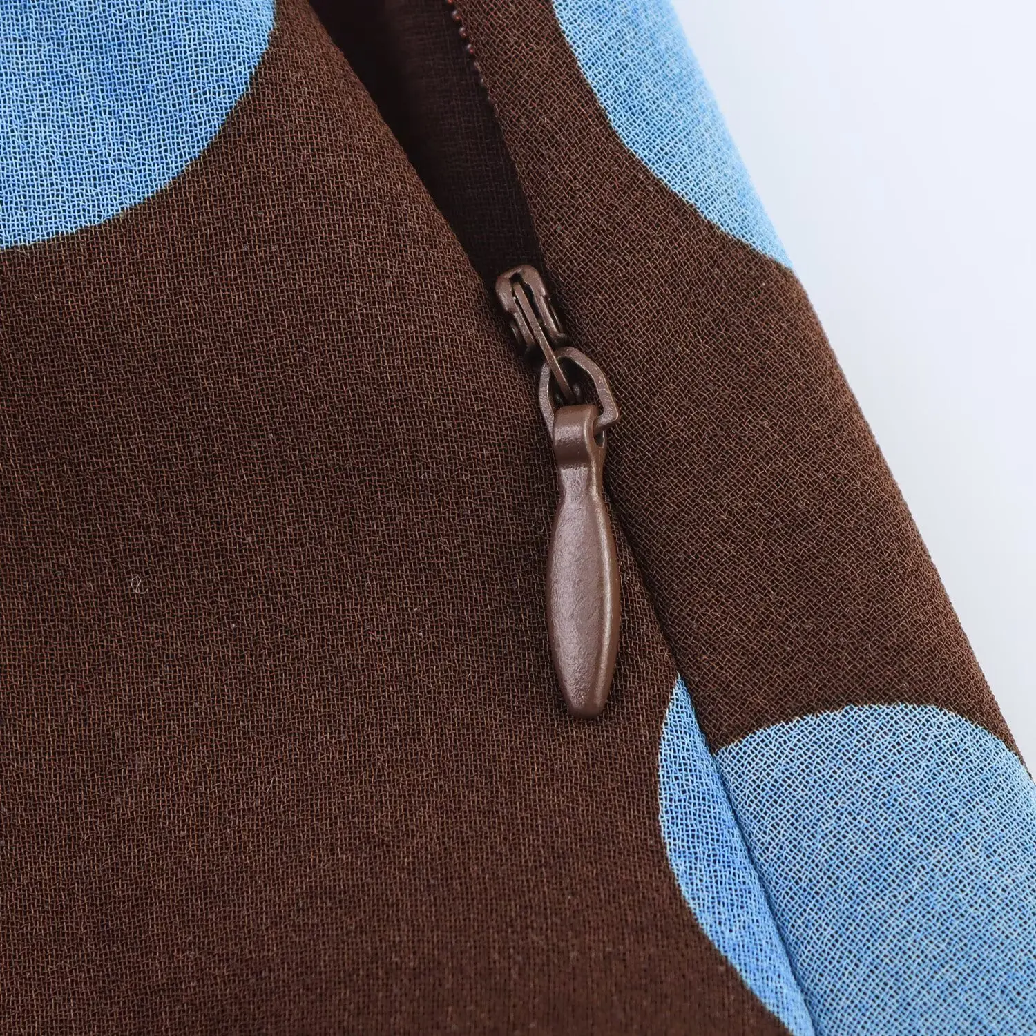 KONDALA أنيقة الأزرق البولكا نقطة تنورة المرأة غير المتكافئة الشيفون ميدي تنورة 2025 الصيف موضة العطلات تنورة سيدة عادية