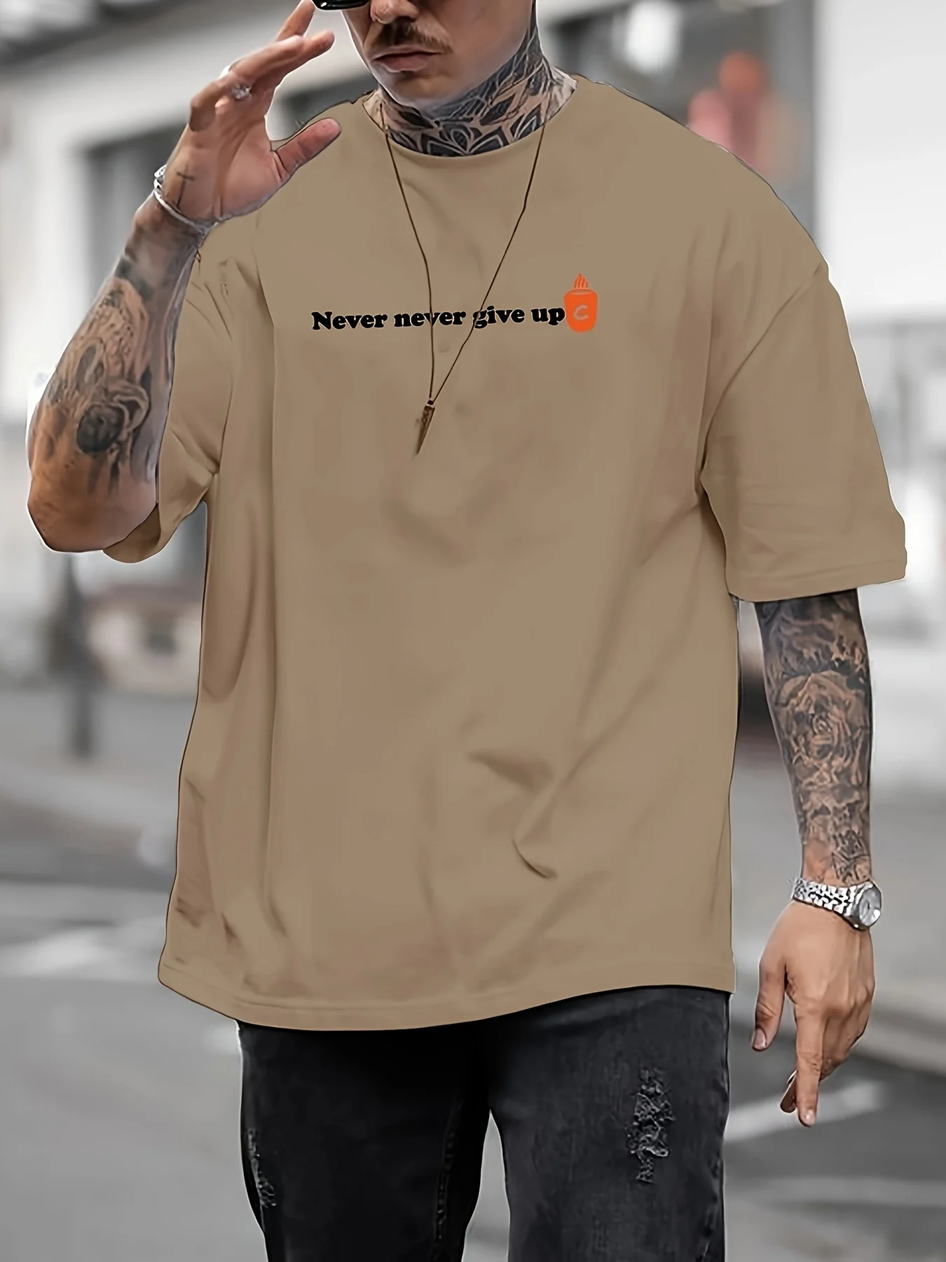 القميص الرجالي الجديد لصيف 2025 عبارة عن طباعة حروف ثلاثية الأبعاد كاجوال عصرية وقابلة للتنفس ومريحة