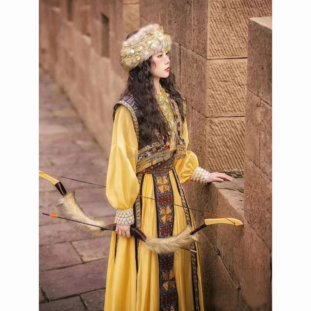 

2025 ancient princess heroic hunting garment exotic style gold jewelry hanfu chinese ethnic style xinjiang photography hanfu