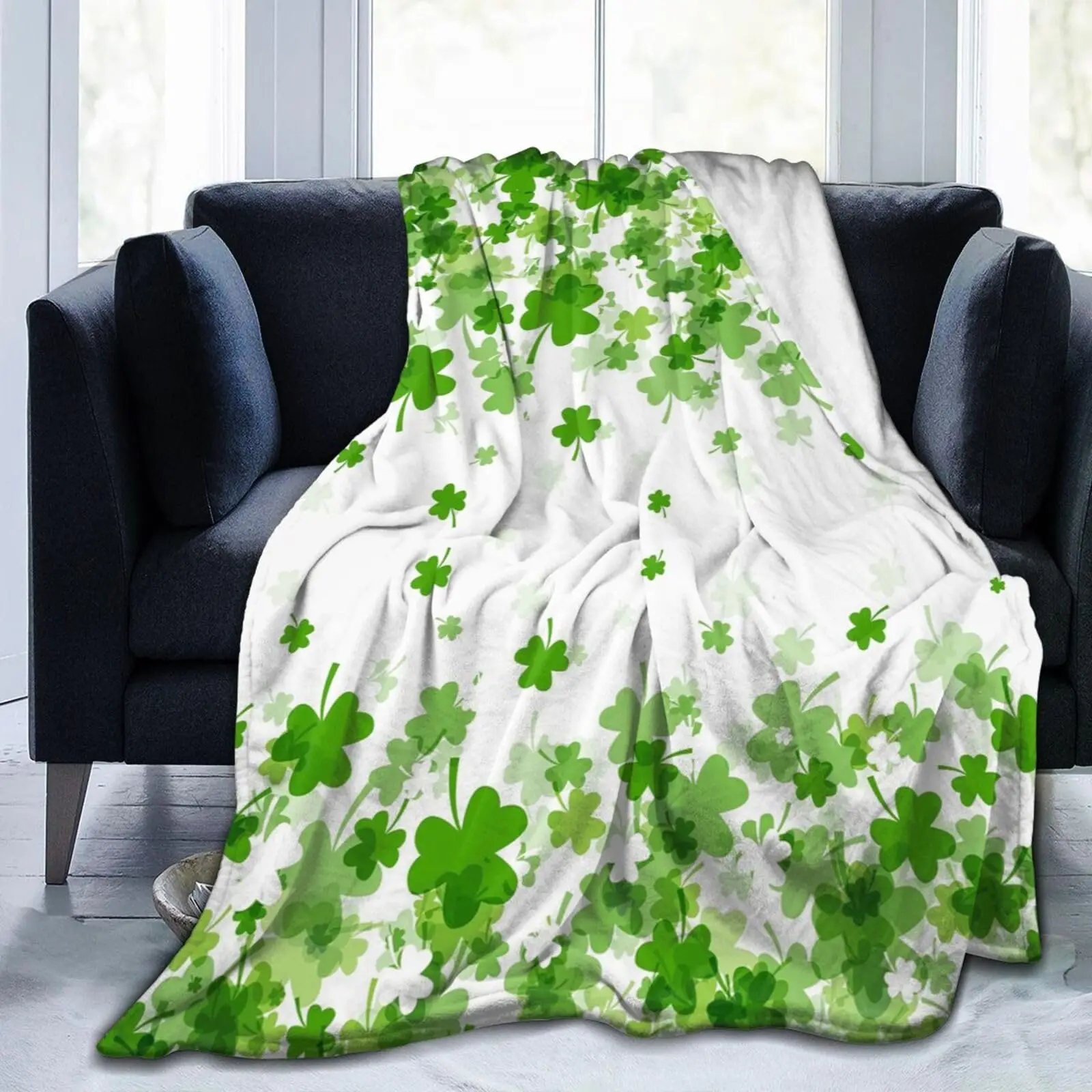 Happy St. Patrick's Day Blanket Soft Fleece Flannel Lightweight Shamrock Blankets Cozy Warm Fashion Green Clover Throw Blanket