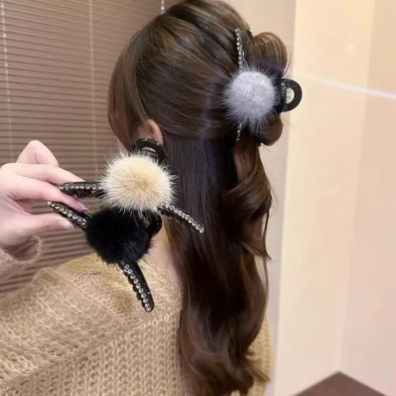 

Winter Mink Hair Medium Grab Clip Hairball Rhinestone Shark Clip Pinzas Para El Cabello Hair Accessories for Women 머리핀 Заколки