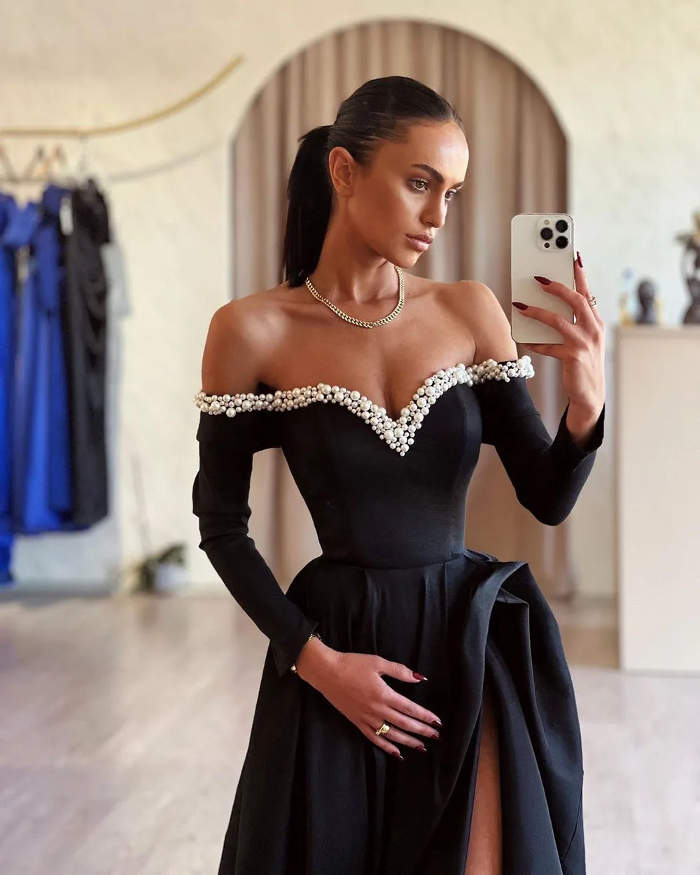 Sodigne elegante schwarze saudi Abendkleider von der Schulter lange Ärmel Split Pearl Frauen Ballkleider Gast party angepasst