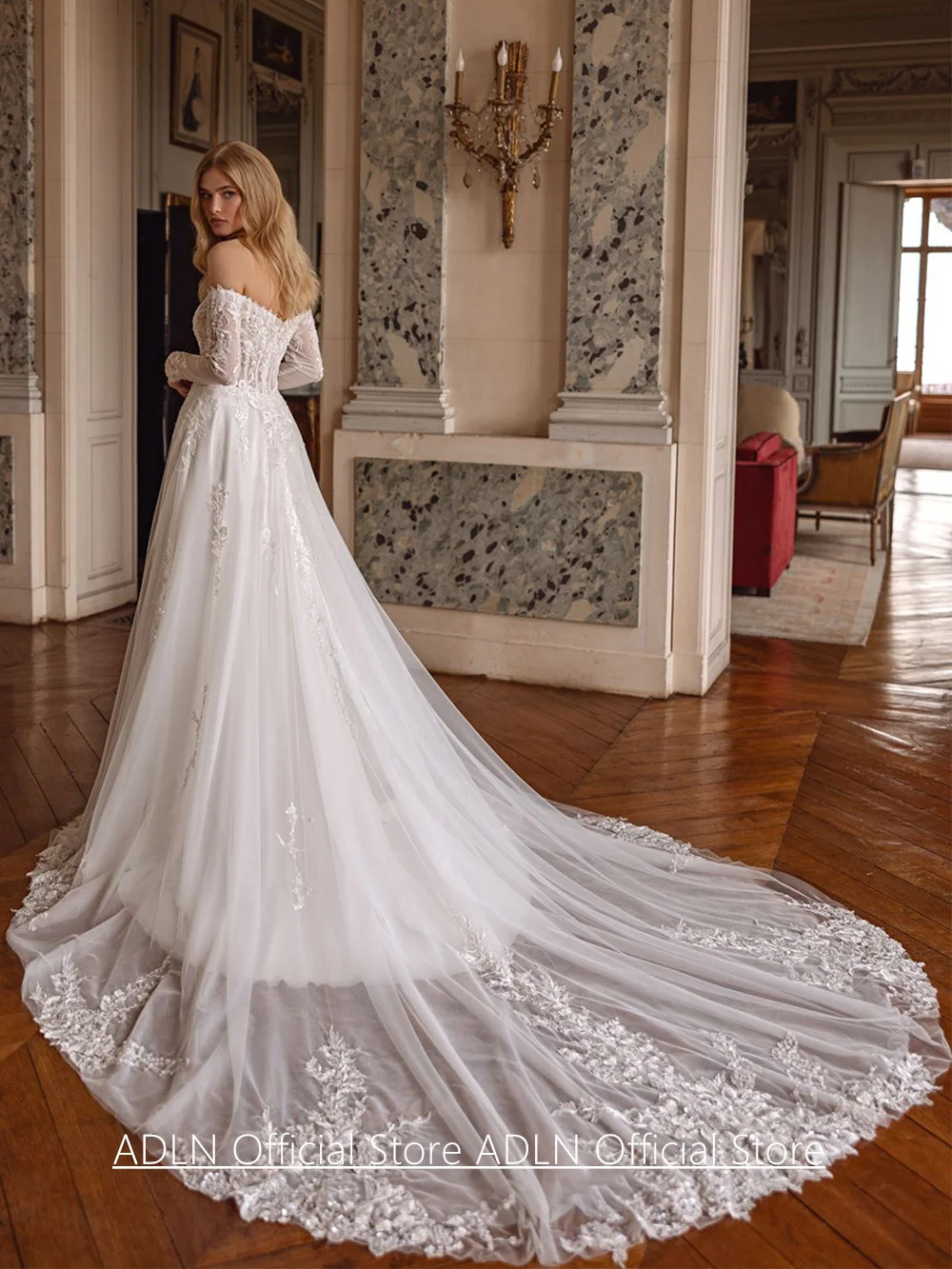 ชุดแต่งงานเจ้าสาวสุดหรู คอตัก แขนยาว ประดับลูกปัดและappliqué ชายกระโปรงทรงคอร์ท สายเดี่ยวเปิดหลัง ออกแบบได้ตามต้องการ