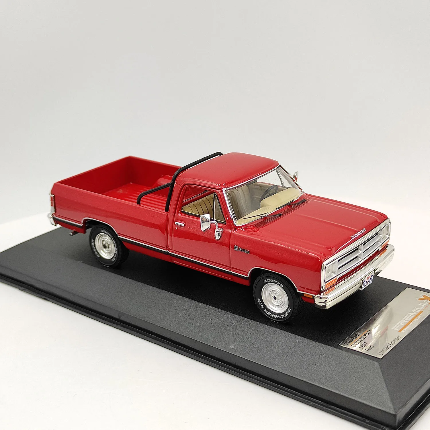 

PremiumX 1:43 Scale Diecast Alloy Dodge PAM Pickup Truck Toys Cars Model Classics Nostalgia Adult Souvenir Gifts Static Display