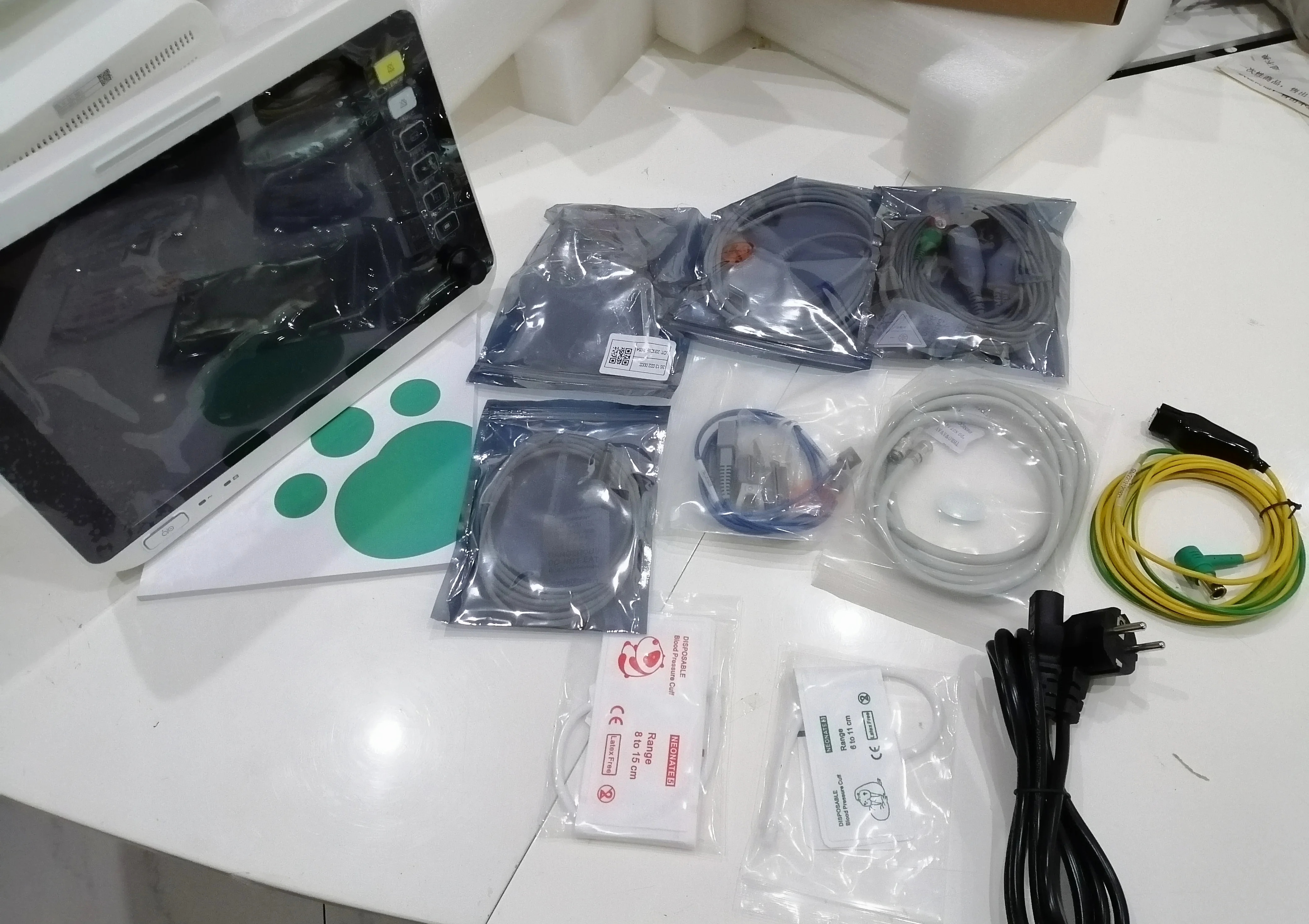 THR-VM12 Medical Veterinary Equipment Portable 12.1inch Color LCD Display Animal Patient