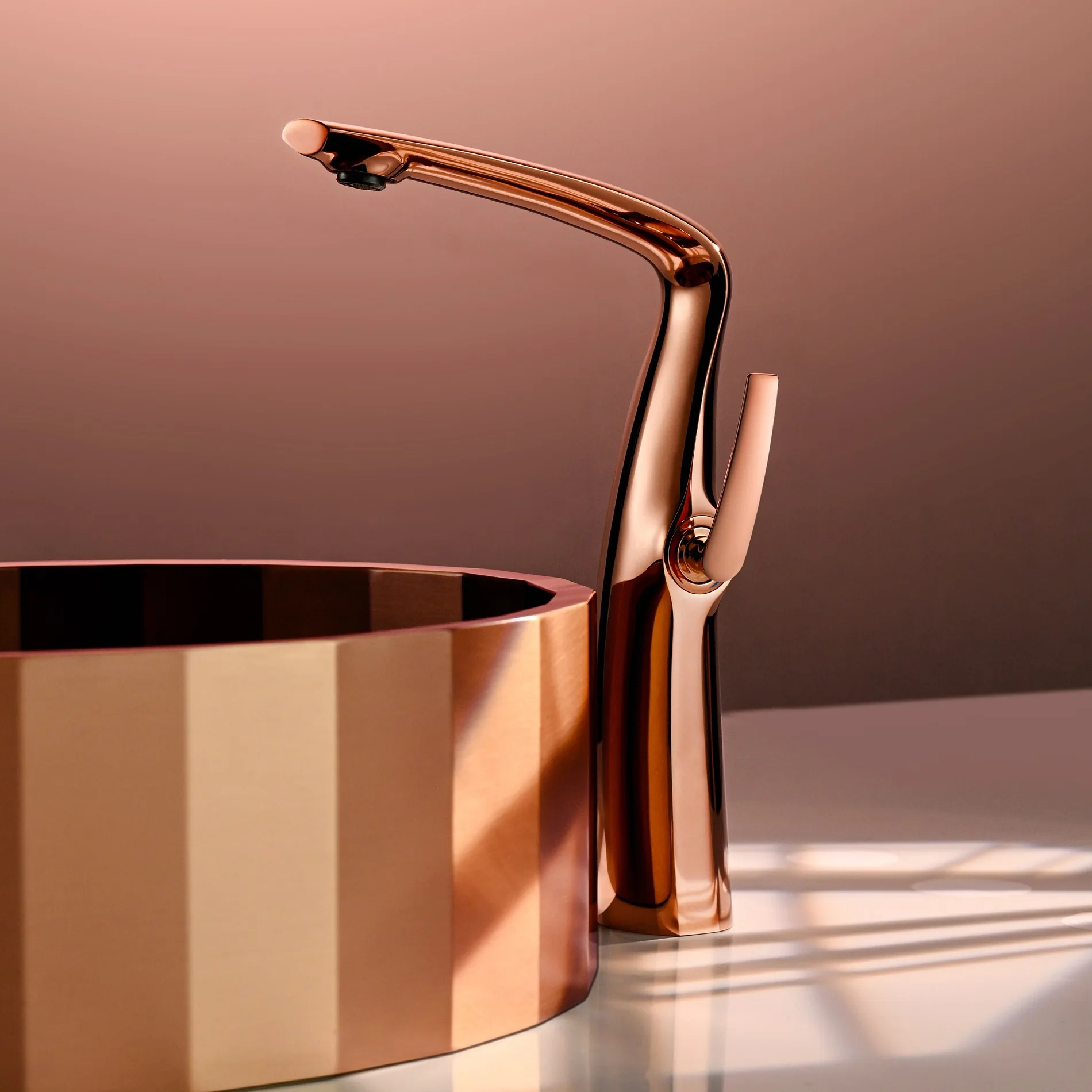 

Light luxury style washbasin rose gold water faucet, washbasin hot and cold swan neck faucet