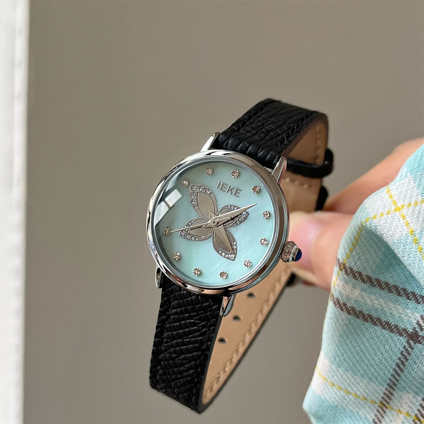 New Butterfly-Shaped Round Watch For Women, Elegant And Sophisticated, With A Leather Strap. A Creative Gift Idea For Women.