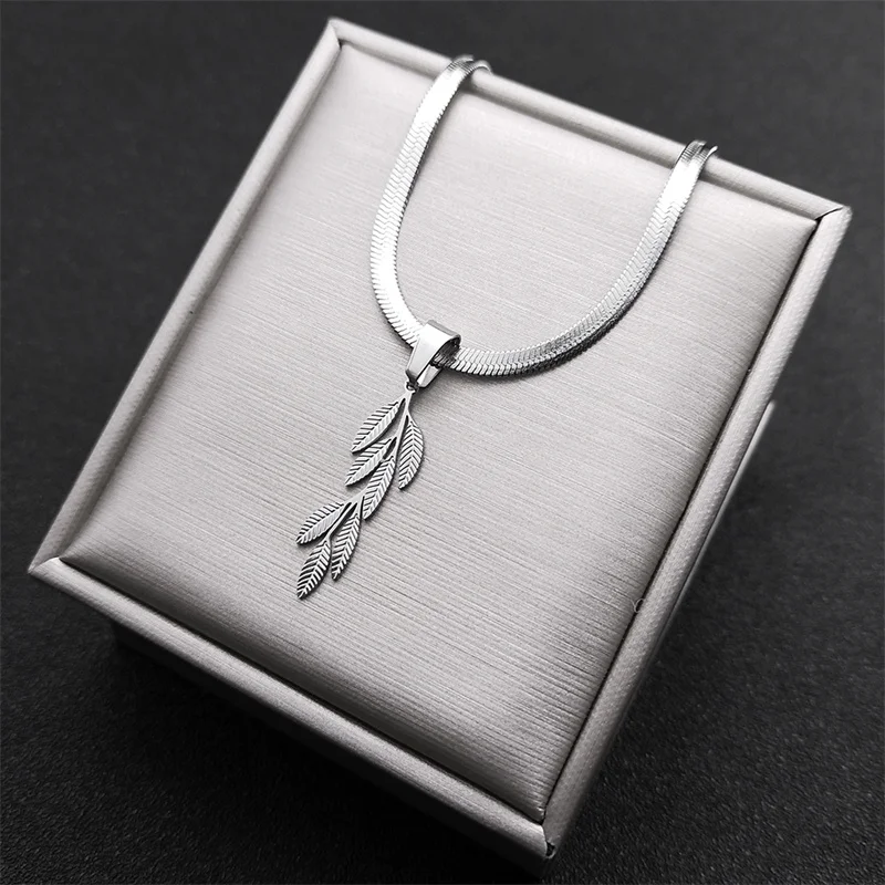 Aesthetic Leaf Pendant Necklace for Women Stainless Steel Silver Color Female Boho Feather Snake Chain Jewelry collares NZZZ123