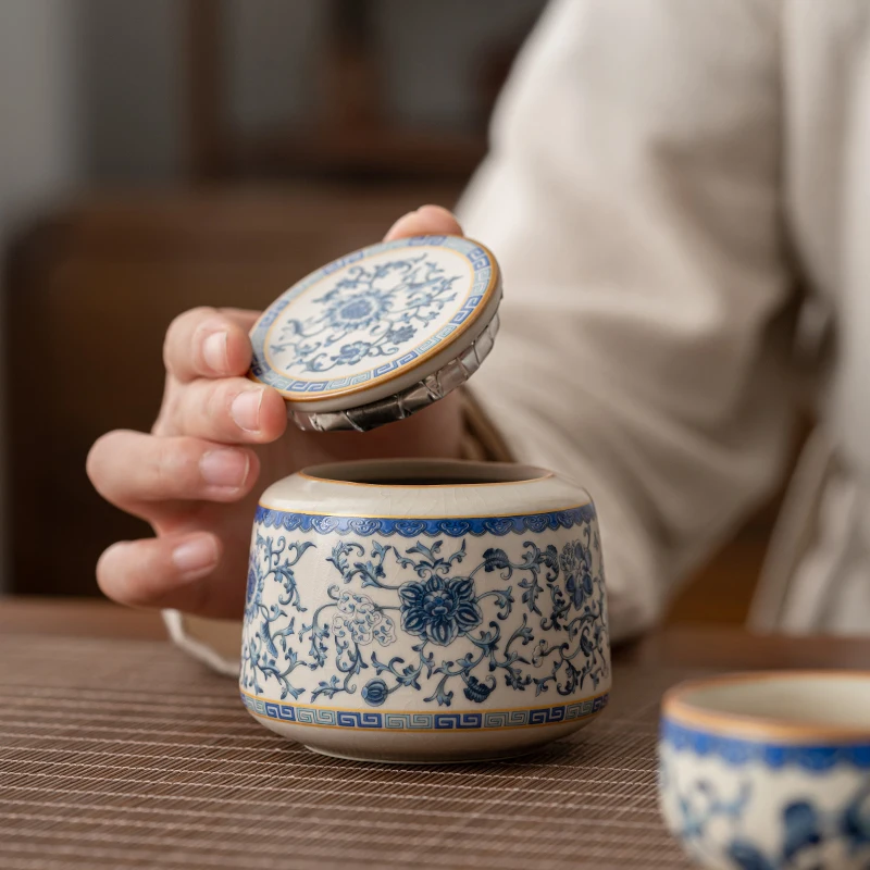 Blue and White Porcelain Candy Jar Table Top Jewelry Cosmetic Container Portable Ceramic Tea Jar Food Container Home Decoration