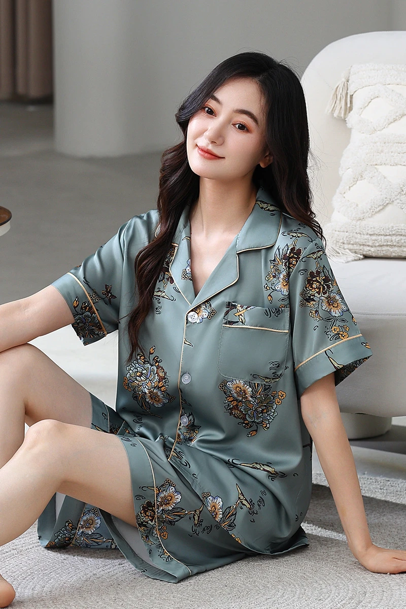 

Luxury Floral Print Pajama Set Cozy Short Sleeve Lapel Top And Shorts Smooth Textur Soft Women's Sleepwear For A Restful Sleep