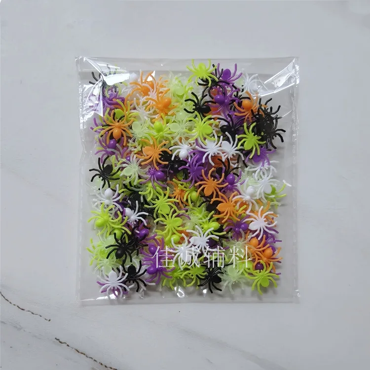 300pcs Simulation Spider Toys Realistic Plastic Halloween Decorations Party Pranks Scary Spiders Home Mini Frightening Toys