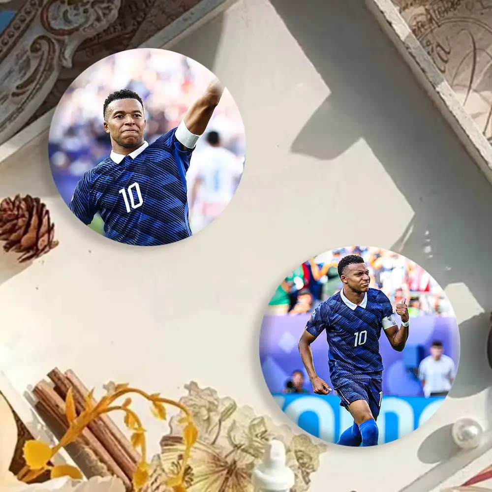 football M-Mbappe 10 Badges Creative Tinplate Button PinsBrooch Badge Clothes Backpack