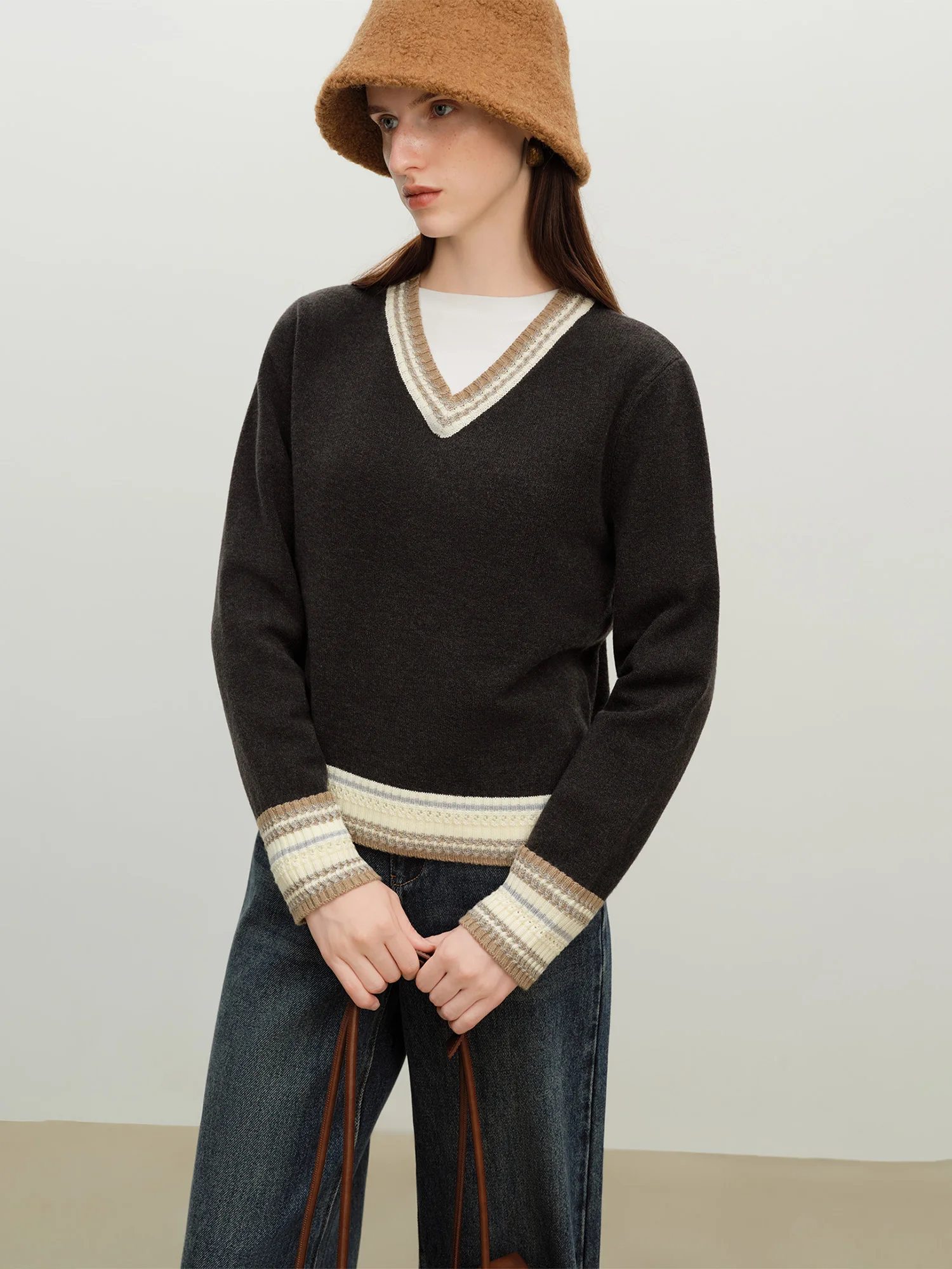 ZIQIAO Women's Petite V-Neck College Inspired Color-Block Knit Sweater Winter 2025 New Arrival Gray Chunky Knit Relaxed Top