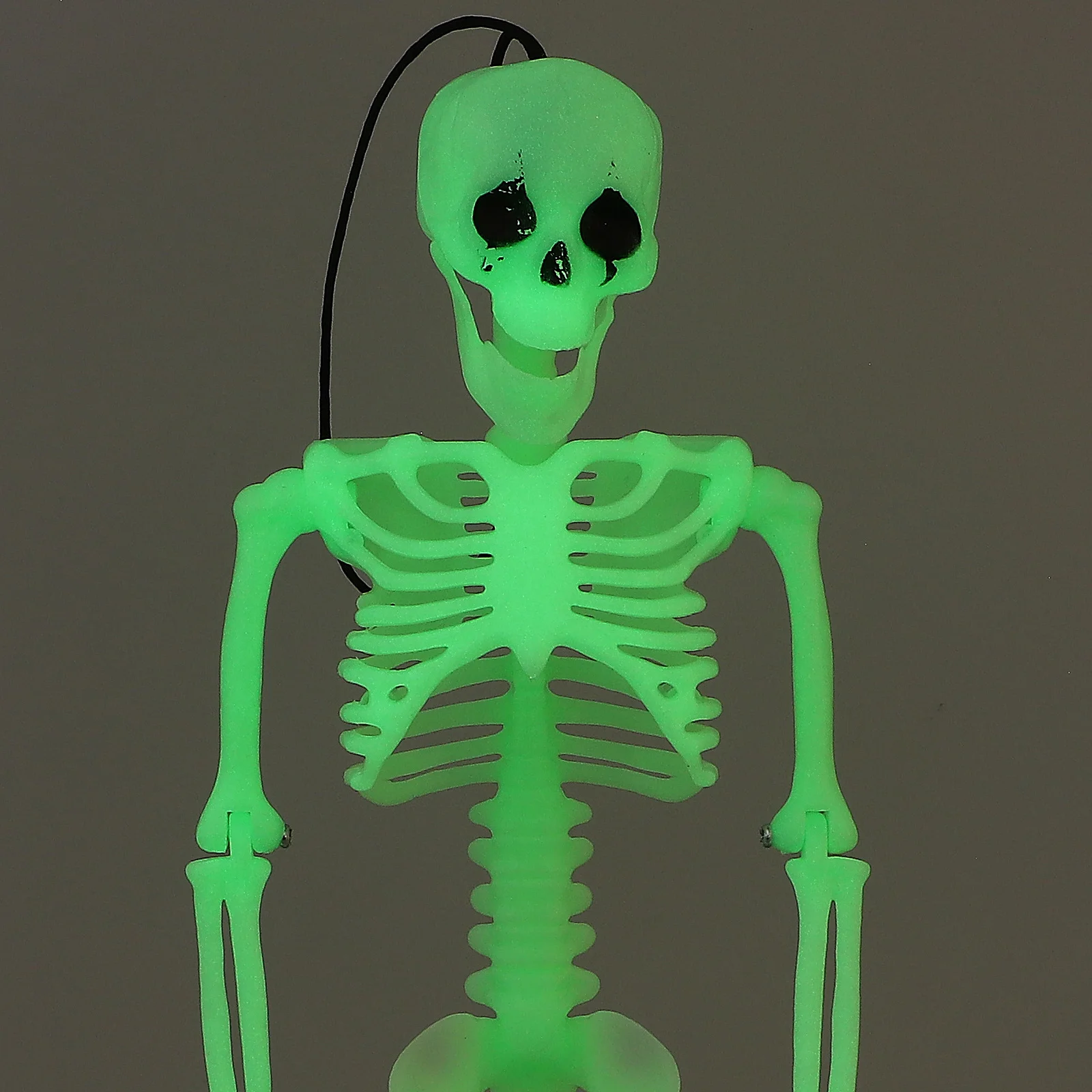 

Plastic Glow-in-The-Dark Human Statue Halloween Decoration for Home Office Bar Shelf Table Halloween Pendant