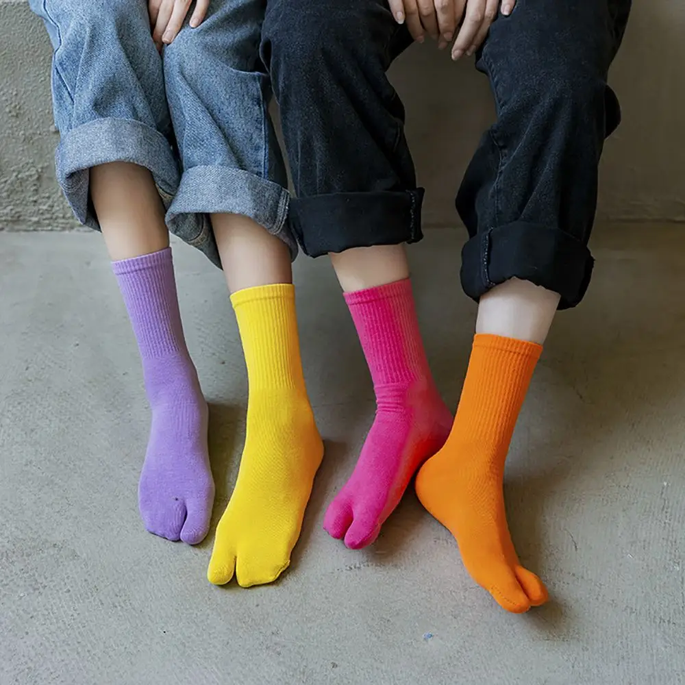 

Fashion Breathable Split Toe Lovers Cotton Men Jacquard Split Hosiery Two Finger Socks Long Tube Socks