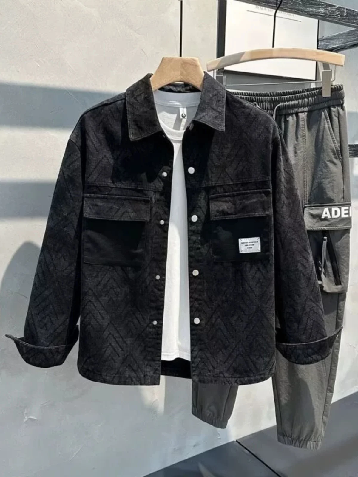 

Мужская джинсовая куртка больших размеров с воротником, утепленная, приталенная, в корейском стиле, модная, трендовая верхняя одежда для осени и зимы