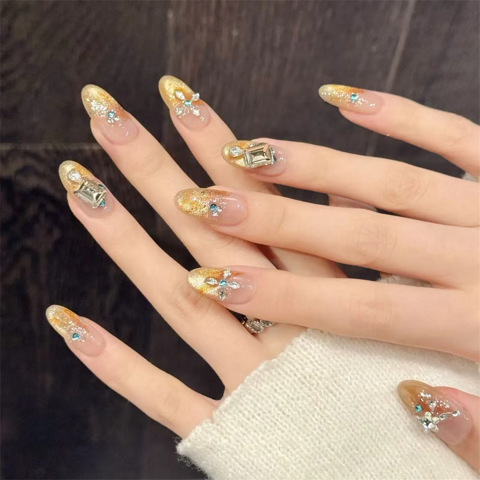 10 قطعة اللوز القصير اليدوية الصحافة على الأظافر الأزرق عين القط الأظافر وهمية ديكور التدرج كامل الماس الفاخرة كاذبة رسومات أظافر يمكن ارتداؤها