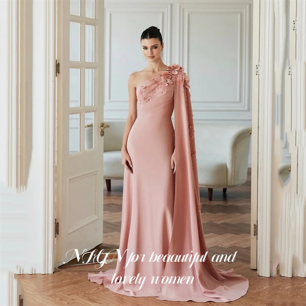 NFYN Blush Pink Abendkleider mit floral verziertem Cape, Abendkleider, One-Shoulder-Abschlussballkleid, fließendes Partykleid, individuell gestaltet