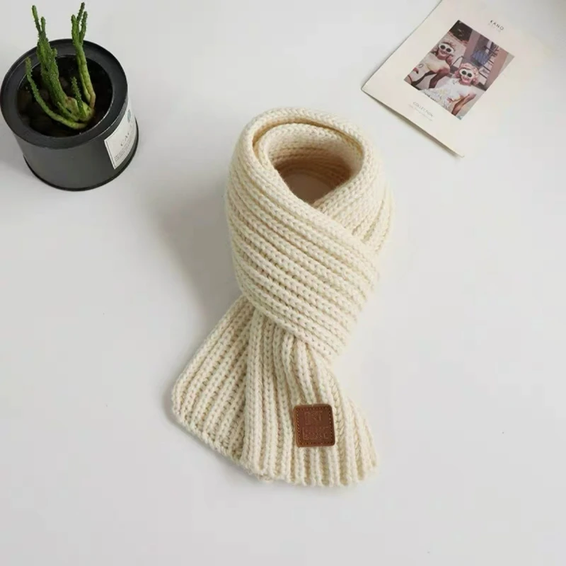 ผ้าพันคอไหมพรมเด็กน่ารักสำหรับฤดูหนาวและฤดูใบไม้ร่วง ดีไซน์อเนกประสงค์ ให้ความอบอุ่น พร้อมด้วยการตกแต่งด้วยหนัง