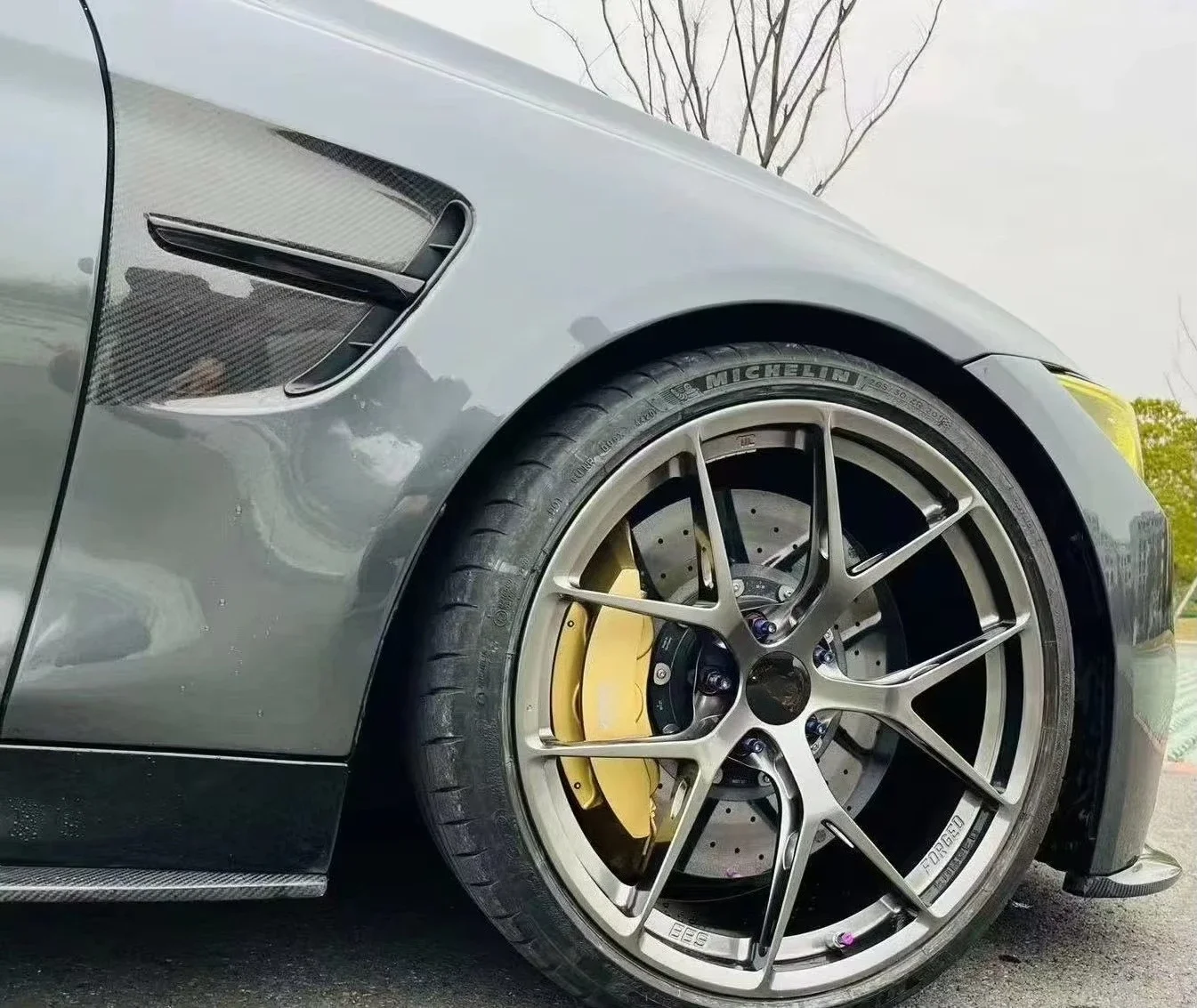 

Carbon Fiber Front Vented Fender for F80 M3 F82 M4 Fender F80 Carbon Fiber Fenders Customized