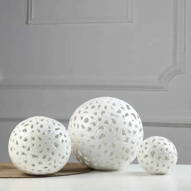 

Creative White Openwork Carved Ceramic Round Ball Ornaments Living Room Office Porcelain Ball Crafts Decoration Home Furnishings