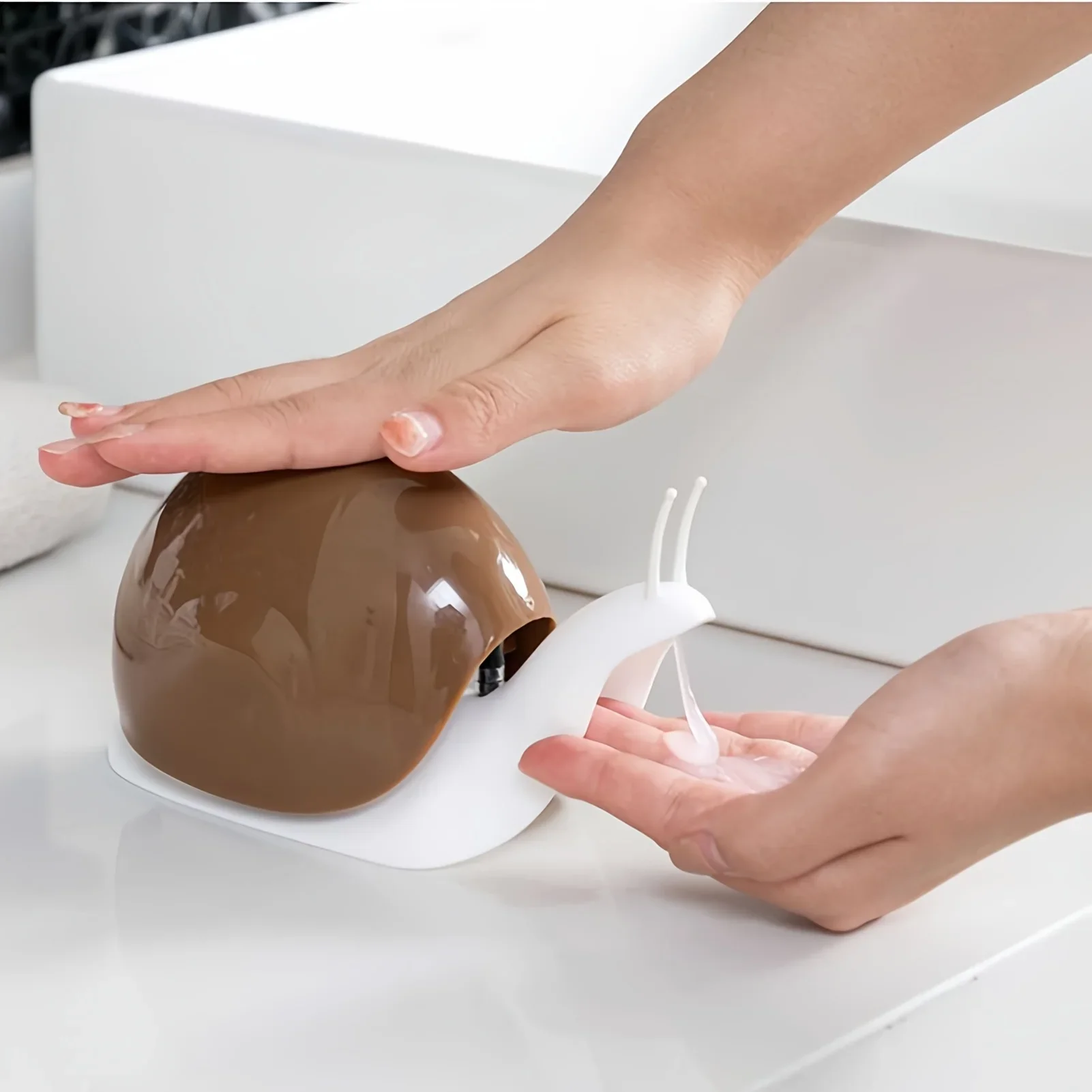 

1pc Adorable Charming Snail Soap Dispenser: Travel-Sized Bathroom Accessory for Home or On-The-Go Use