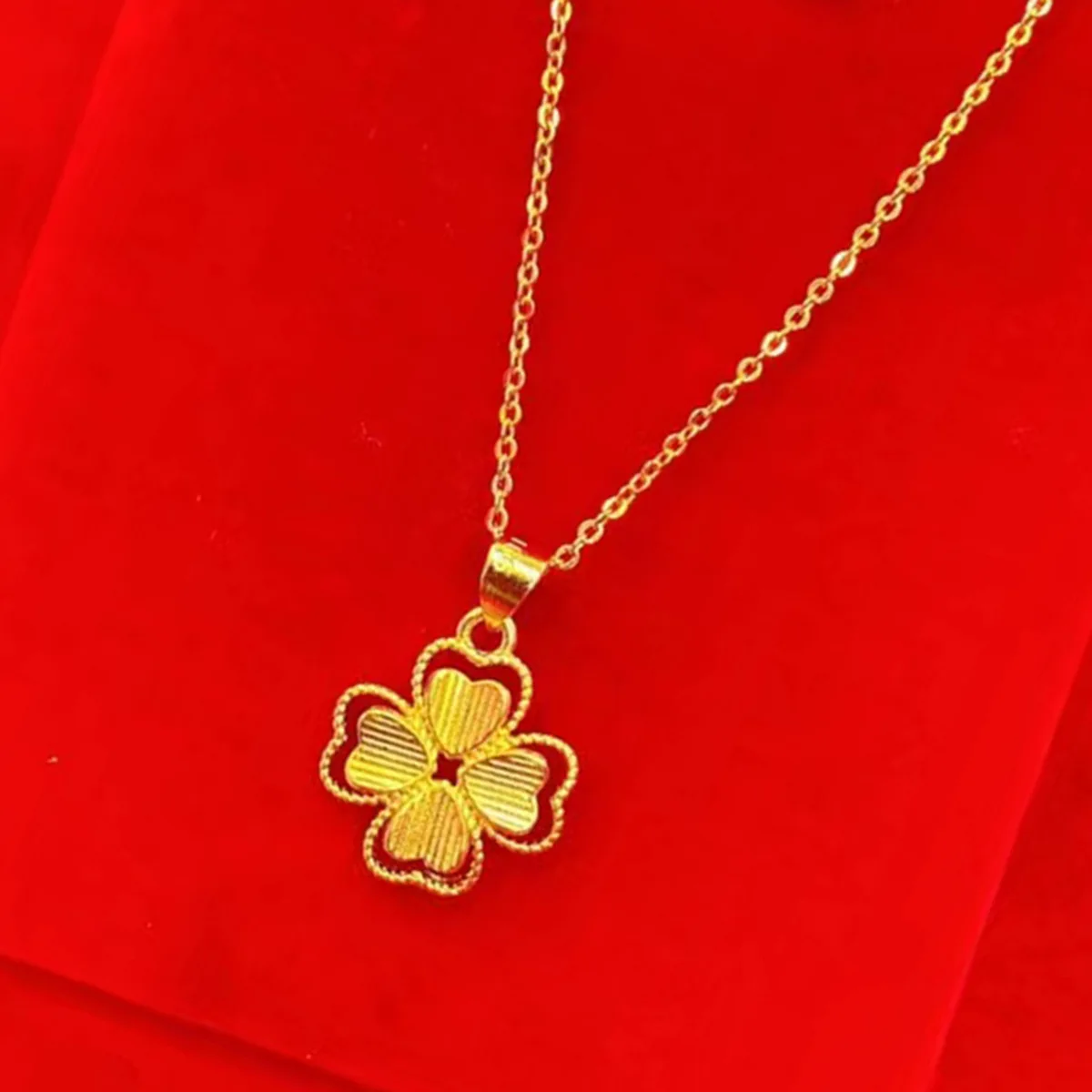 Shiny Pure 14 K Gold Color Clover Pendant Necklace for Women\'s Gold Color Necklace Chain Valentine\'s Day Wedding Jewelry Gifts