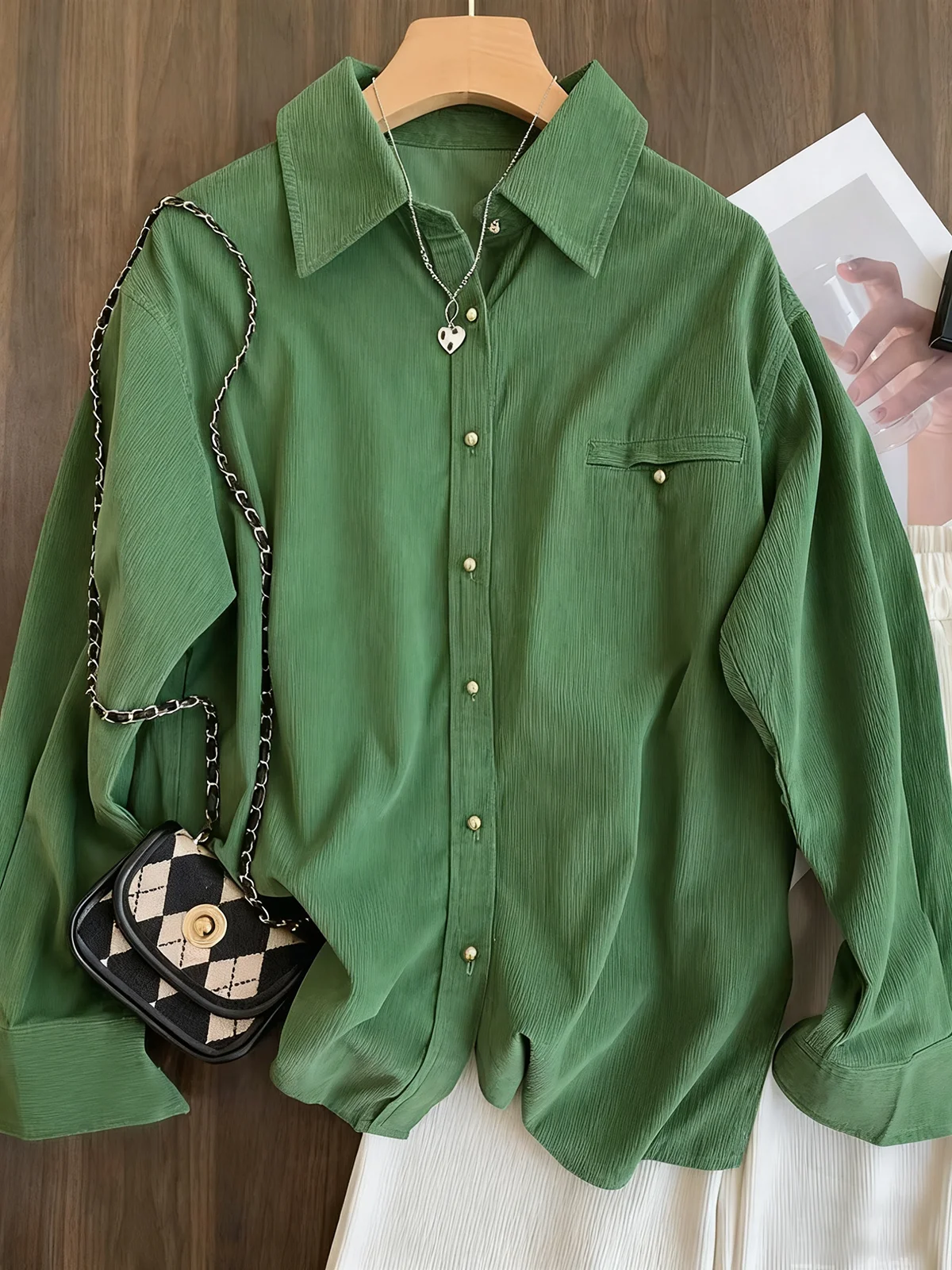 Camisas de pana verde, chaqueta para mujer, Otoño Invierno, nueva blusa de manga larga con cuello vuelto, ropa sencilla de un solo pecho, Top