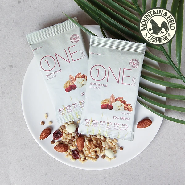 طعام A & F مكسرات أصلية ليوم واحد ، زبادي اللوز والجوز ، 20 جم ، أكياس