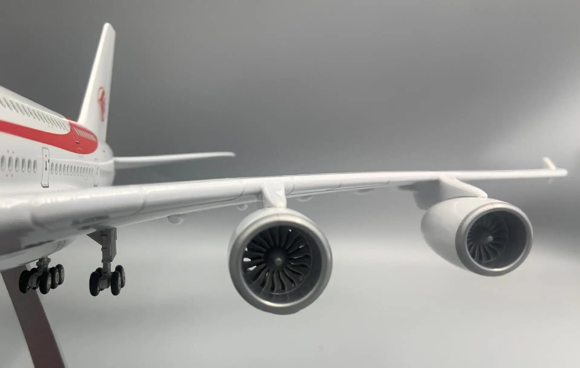 Model samolotu Airbus A380 AIR Algeria w skali 1:160, 47 cm, odlew żywiczny, zabawka dla dzieci, do ekspozycji, na prezent, do kolekcji.