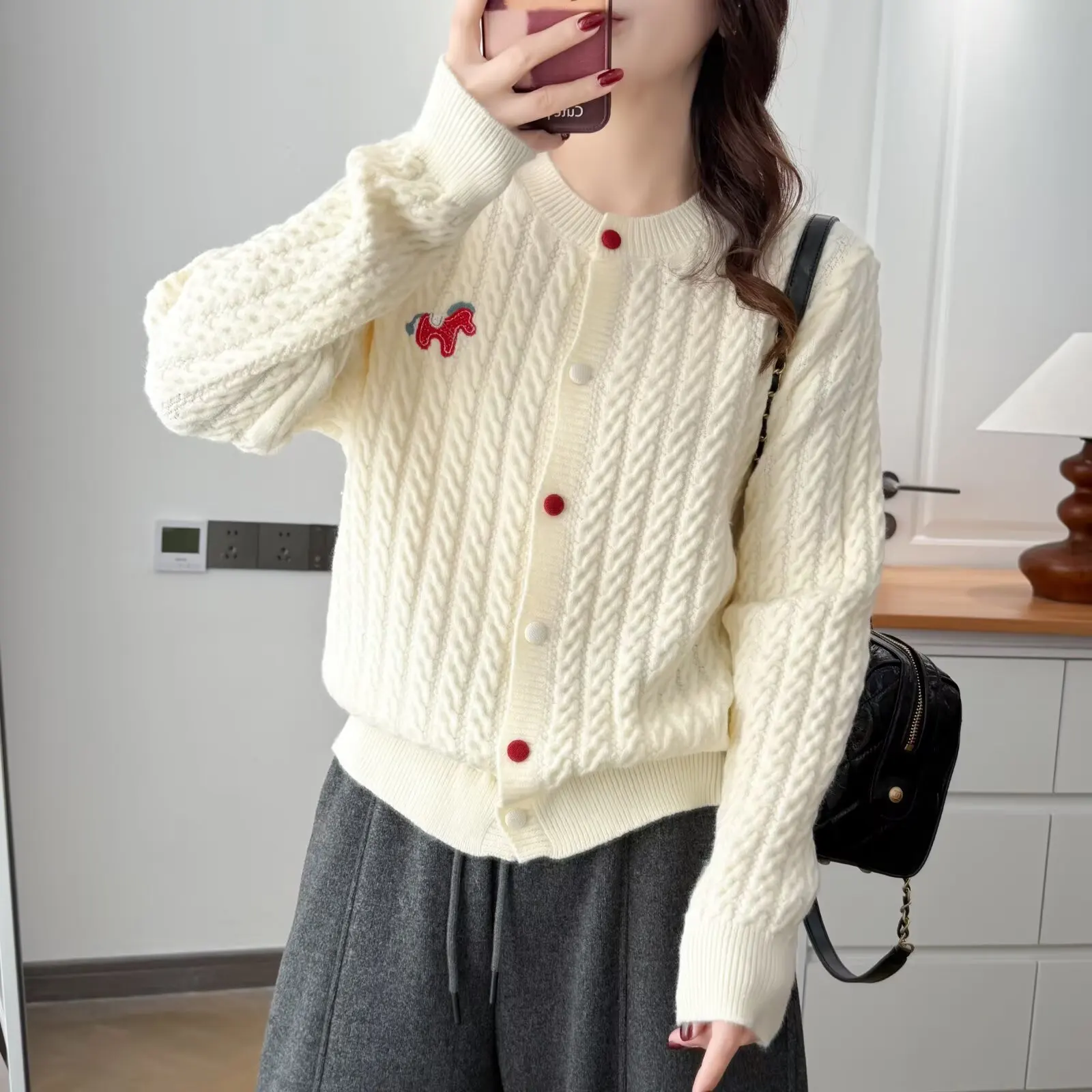 

XXXXL модная женская одежда больших размеров, свитер, новый жаккардовый кардиган с круглым вырезом, милый пони, 6004