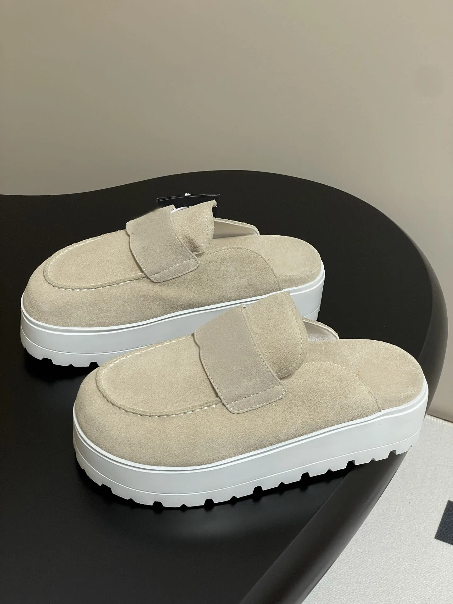 Scarpe da donna Ciabatte flatform in pelle scamosciata