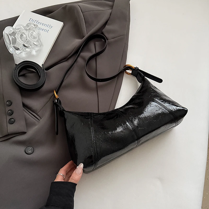 حقيبة كتف PU عالية الجودة بلون سادة، حقيبة يد نسائية عصرية جديدة بسحاب، حقيبة كروس بسيطة متعددة الاستخدامات