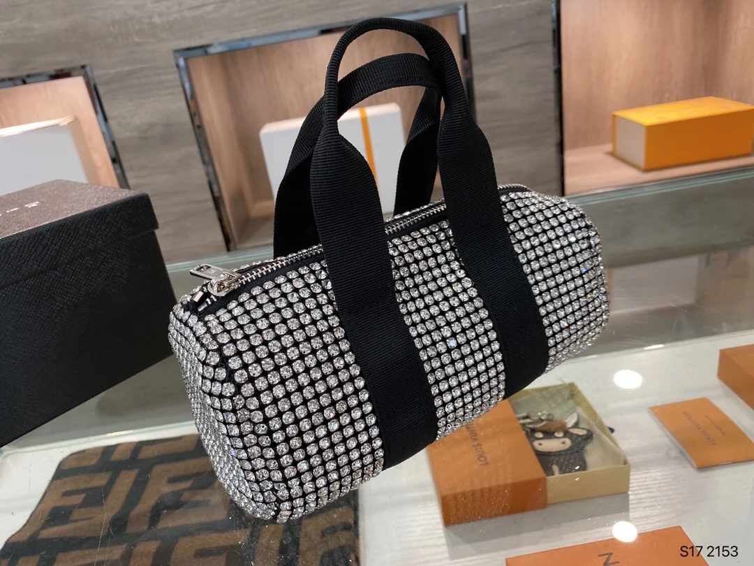 

Full drill Fashion Soft Leather Single Shoulder Bag Women Thick Chain Dumpling Shape Clutch Solid Color Cloud Messenger Handb