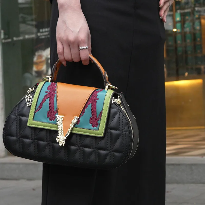 2024 Women Embroidery Top Designer Shell Handbags Fashion Female Diamonds Shoulder Bag Party Evening Cluth Purse Underarm bag ﻿
