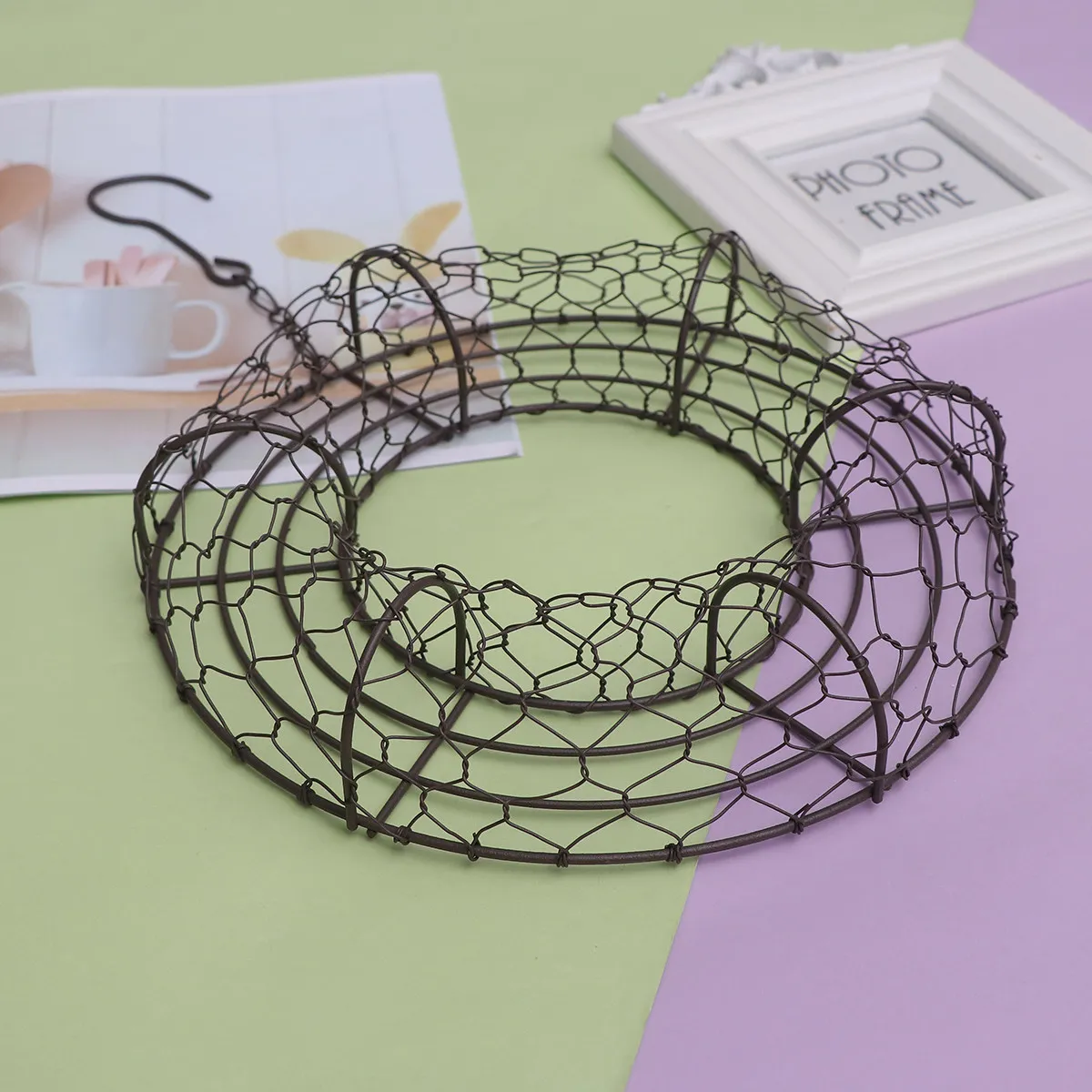 

2Pcs Round Circle Hook Plant Hanger for Succulents Flower Pots Home Garden Decor Balcony Office Hotel Landscape Water Saving