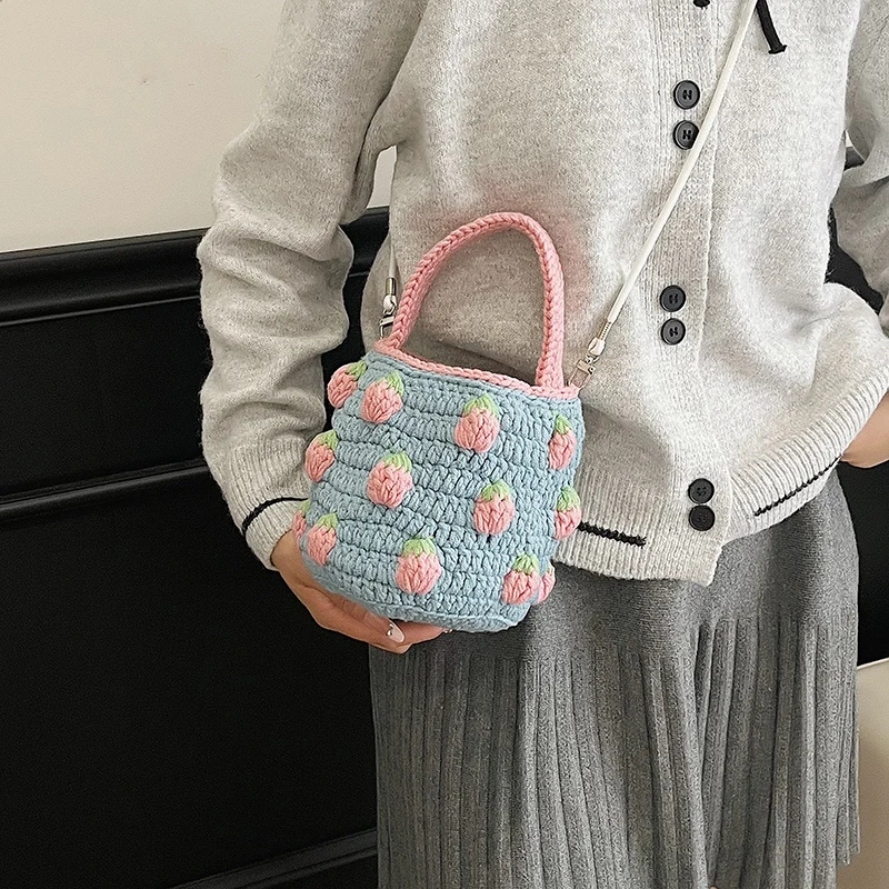 

Straw Weaving Bucket Bag Women Autumn Winter New Cute Strawberry Pattern Knitted Handbags Creative Niche Casual Crossbody Bag