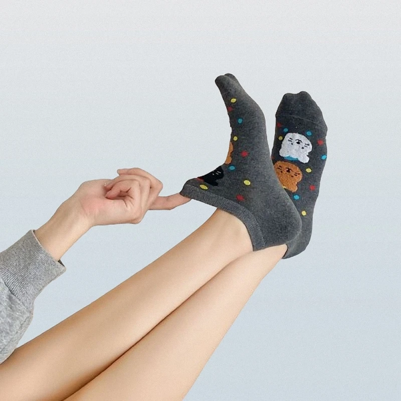 4/8 Paris Fashion Cute Cartoon Student Socks floccato Bear Polka Dot Socks For Women calzini da barca sottili primaverili ed estivi