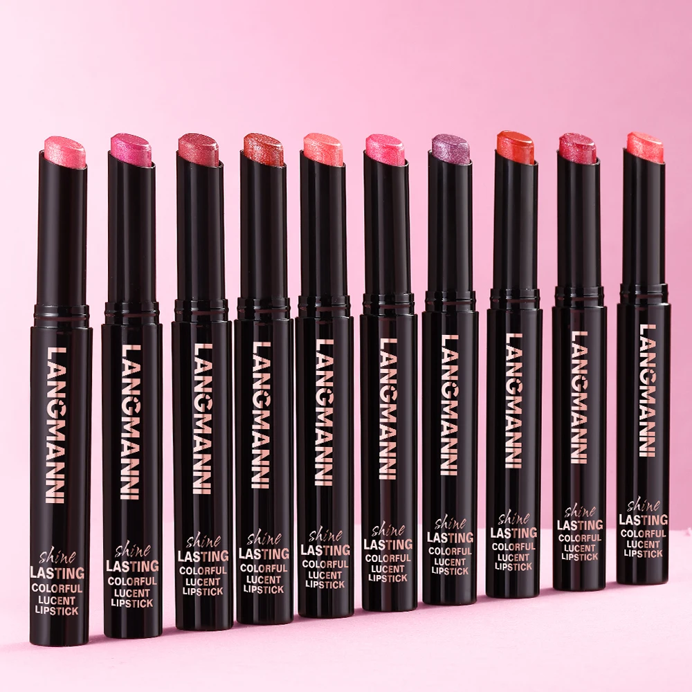 1 Glitter Lipstick - Glossy pearl effect, easy-to-apply moisturizing stick provides moisture and a subtle pearlescent effect to