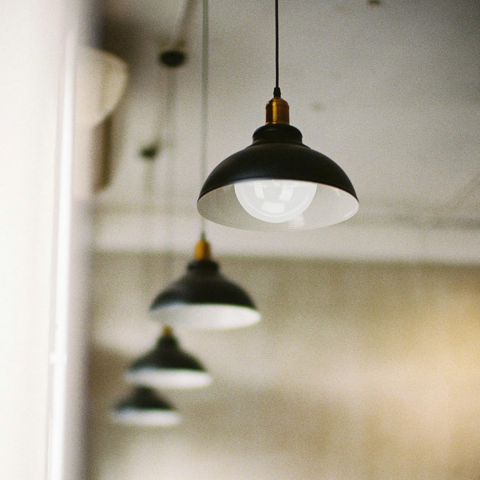 

1Pcs Stylish Acrylic Half-Ball Cover Transparent Micro Landscape Tabletop Mantelpiece Counter Decorative Displaying Cover