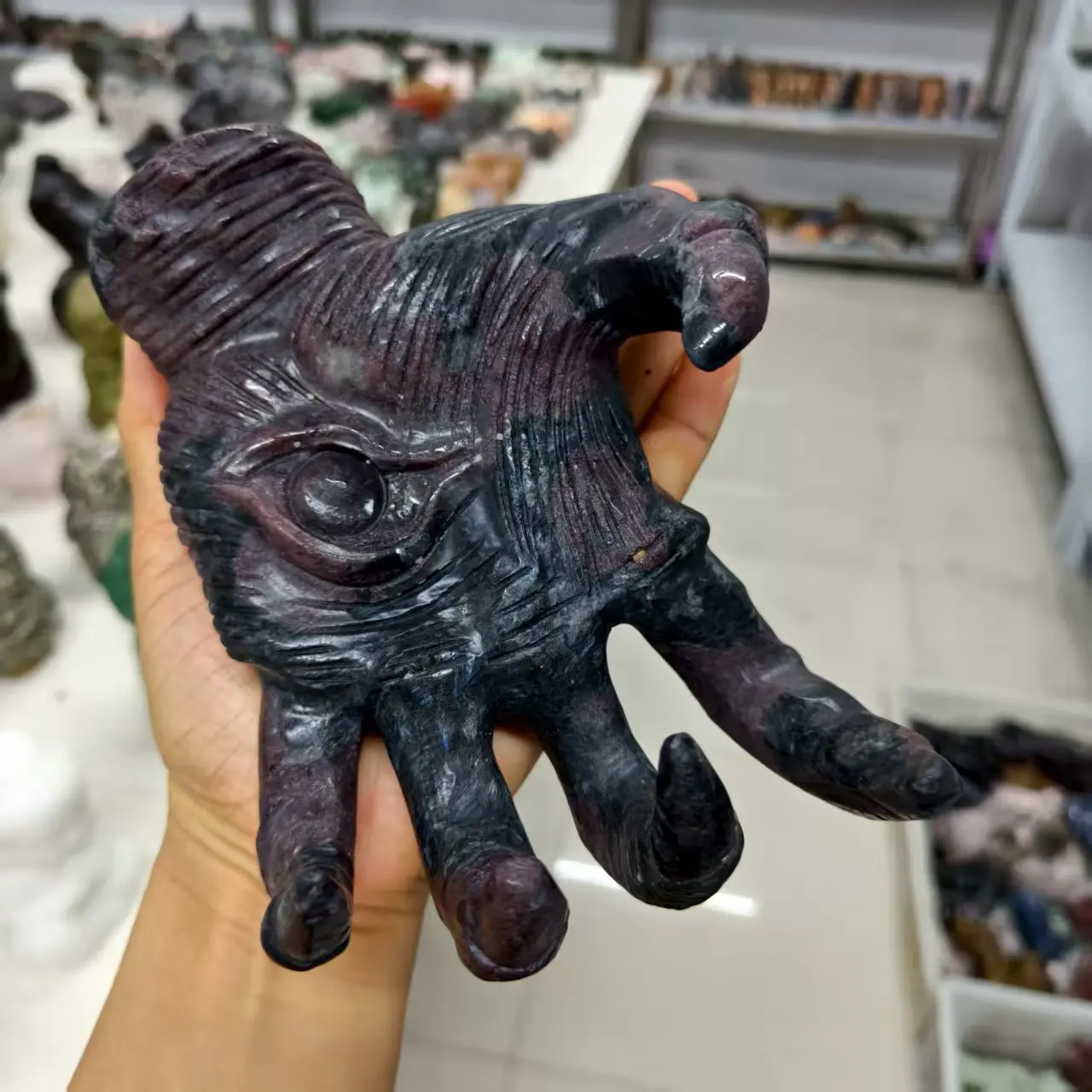 Naturally Formed! Garnet, aura，Ghost Hand, Quartz Crystal Ore Carving Magic Hand, Mineral Spiritual Healing