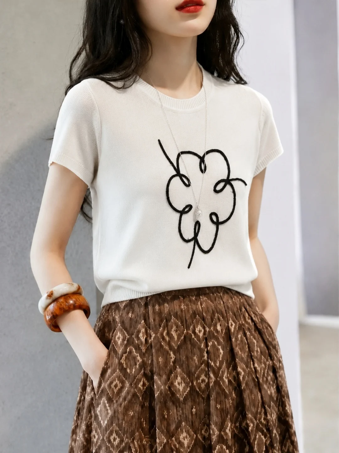 Laid-back Style round Neck Knitted Top Unique Exquisite Short Sleeve Embroidered Flower Design Korean Version Straight Cut