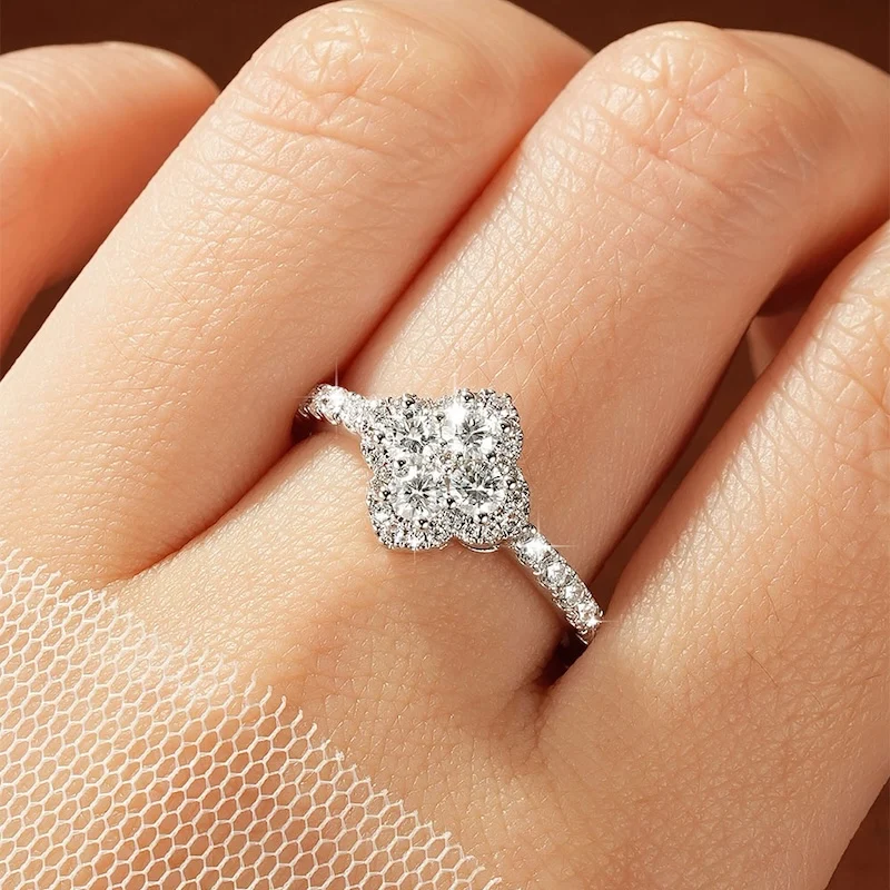 IOGOU D-Farbiger Moissanit Vierblumen-Ehering für Damen, GRA-Zertifizierter Labor-Imitationsdiamant Kleeblatt-Ring, Schmuckgeschenke – Detail 6